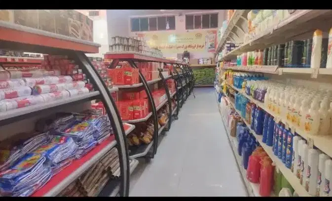 خریدار هایپر مارکت و فروشگاه مواد غذایی