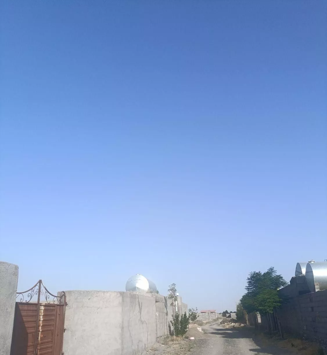 دولت ابادمجتمع باغی دور دیوار