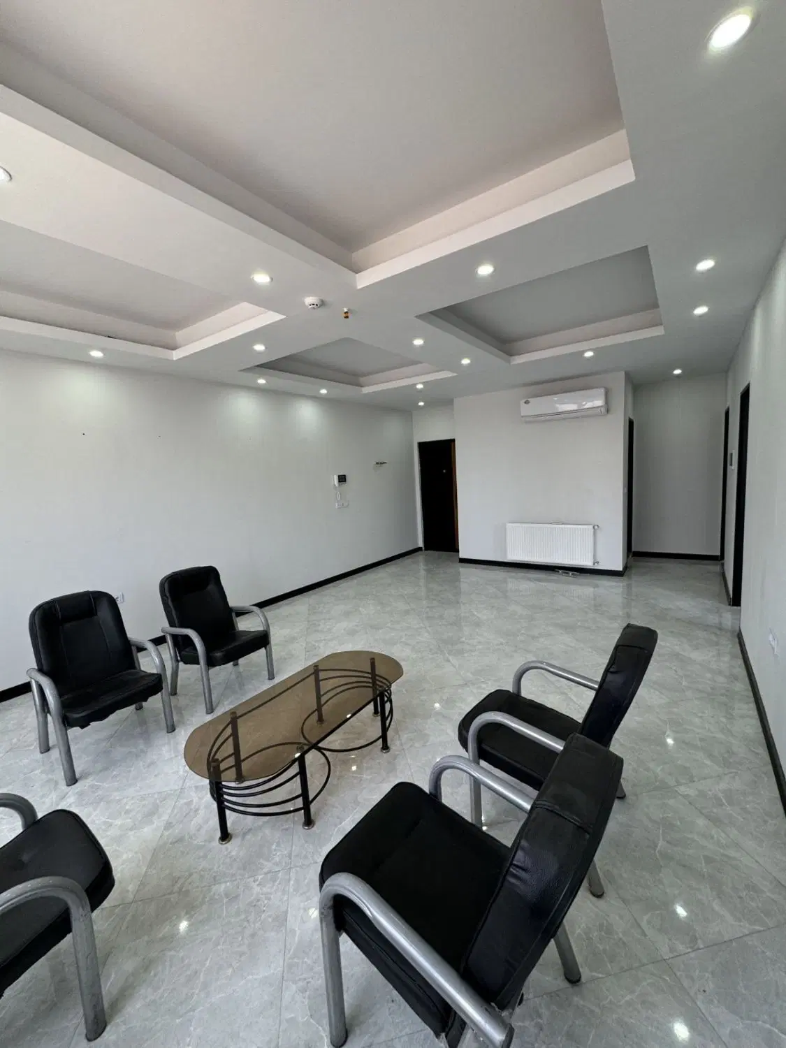 تجاری_فاز یک _  ۷۰ متری _ پارکینگ اختصاصی و سندی