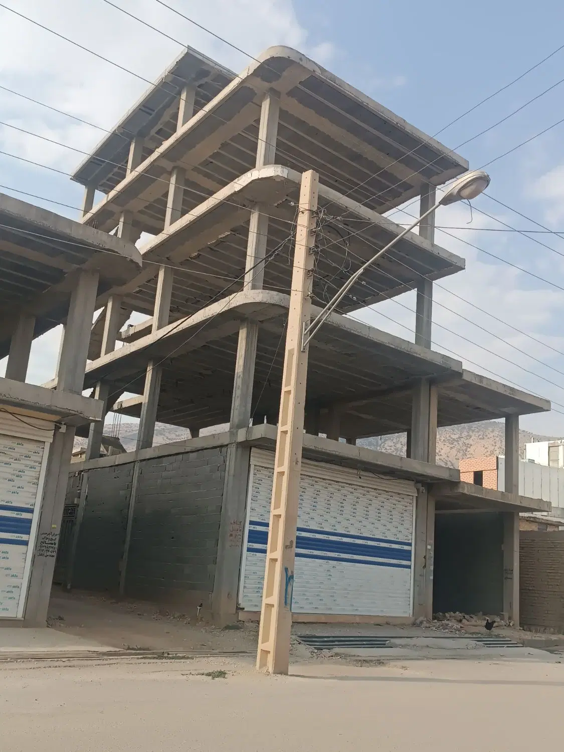 ساختمان تجاری