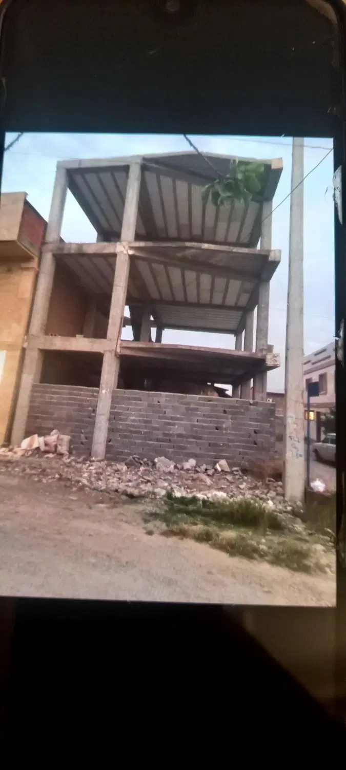 ملک نیمه کاره