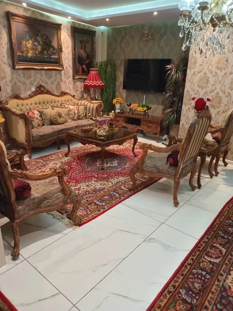 ۶۰ متر با پارکینگ و انباری - اجاره‌دار