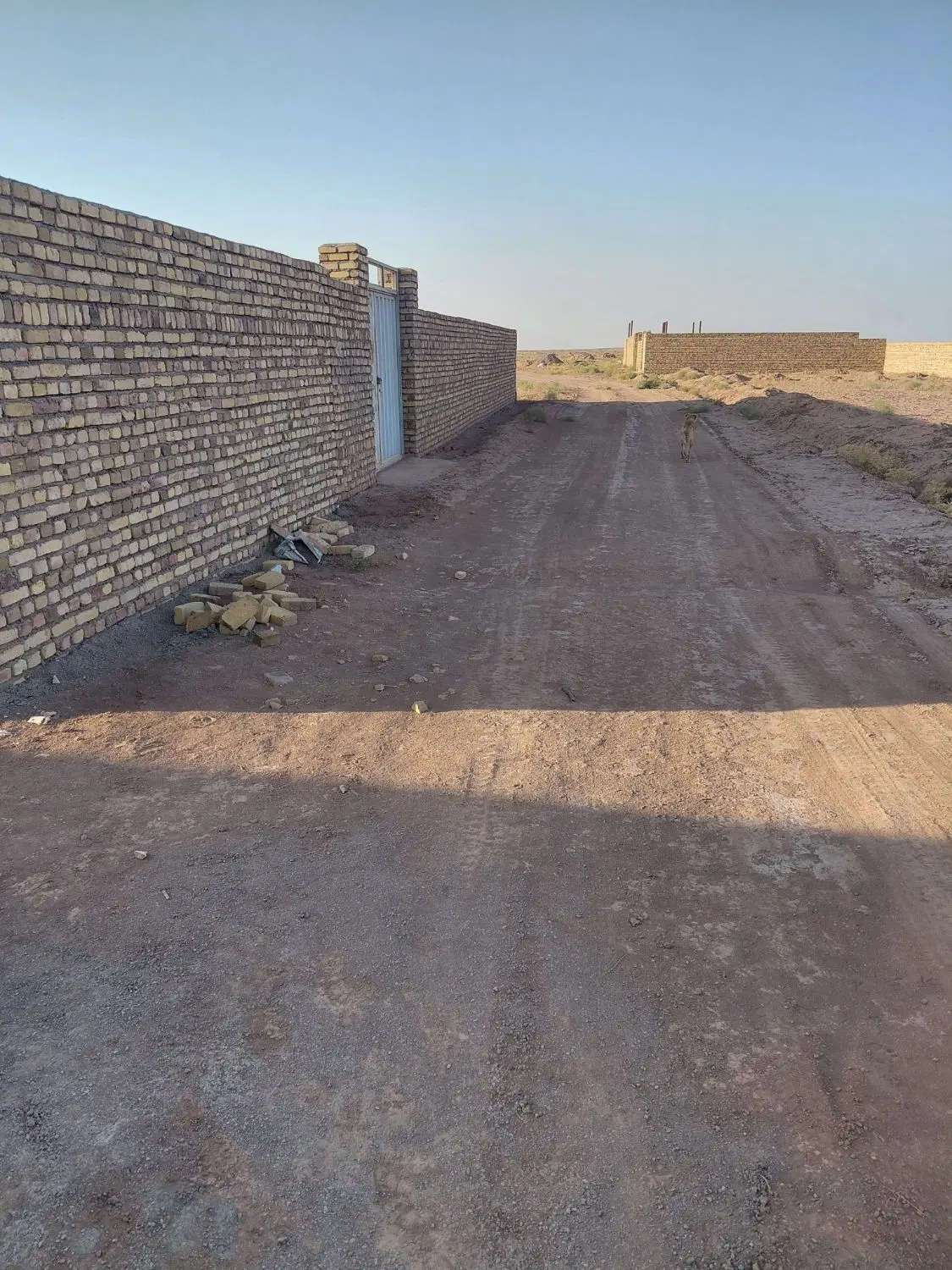 زمین ۲۰۵ متری مسکونی ویلایی چهاردیواری سندار