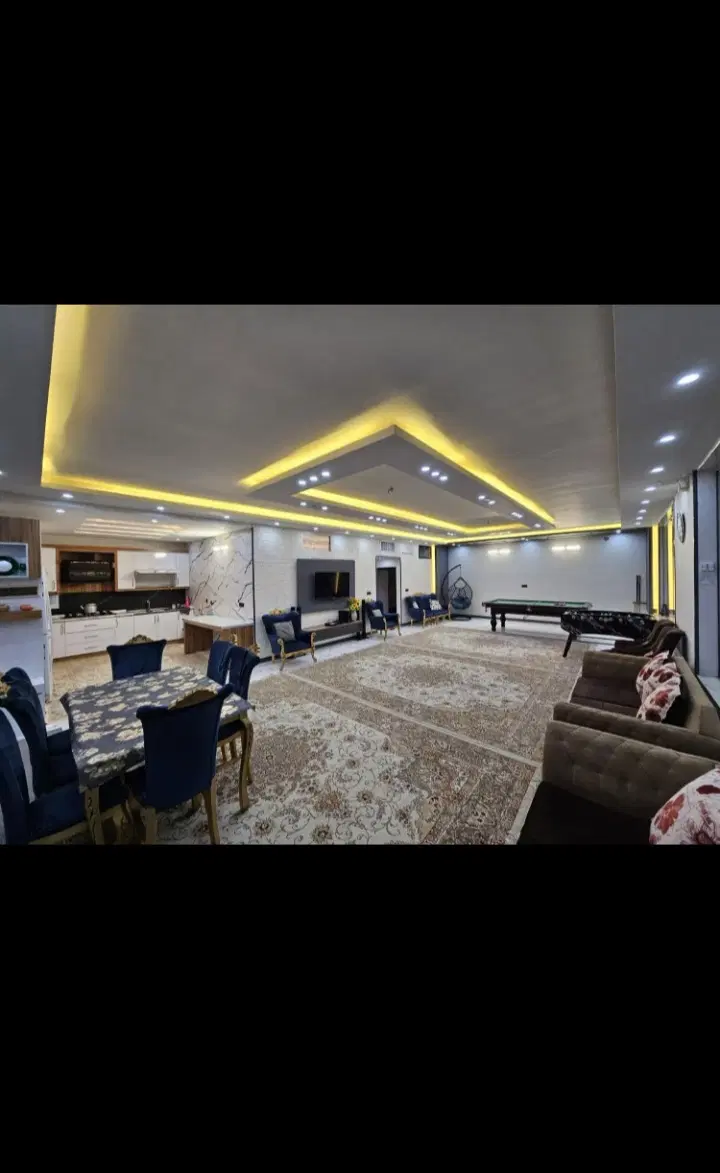 ویلا مدرن استخر جکوزی آبگرم سرپوشیده. مالک