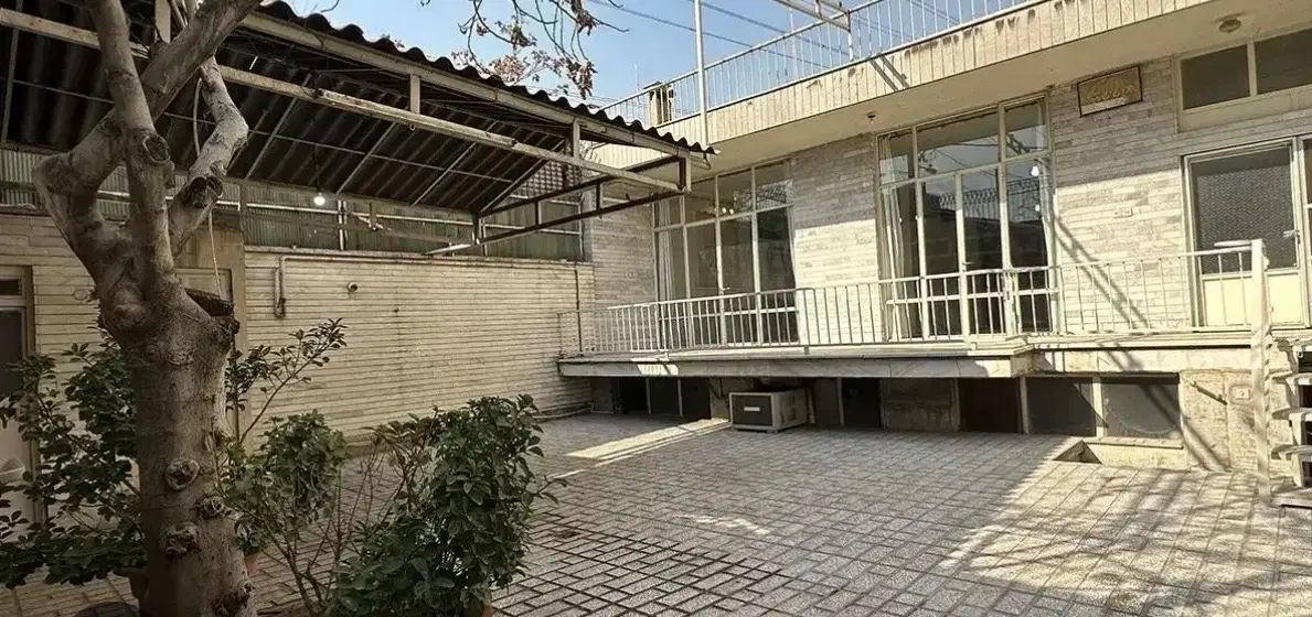 خانه کلنگی کوچه اصلی ایرانمهر