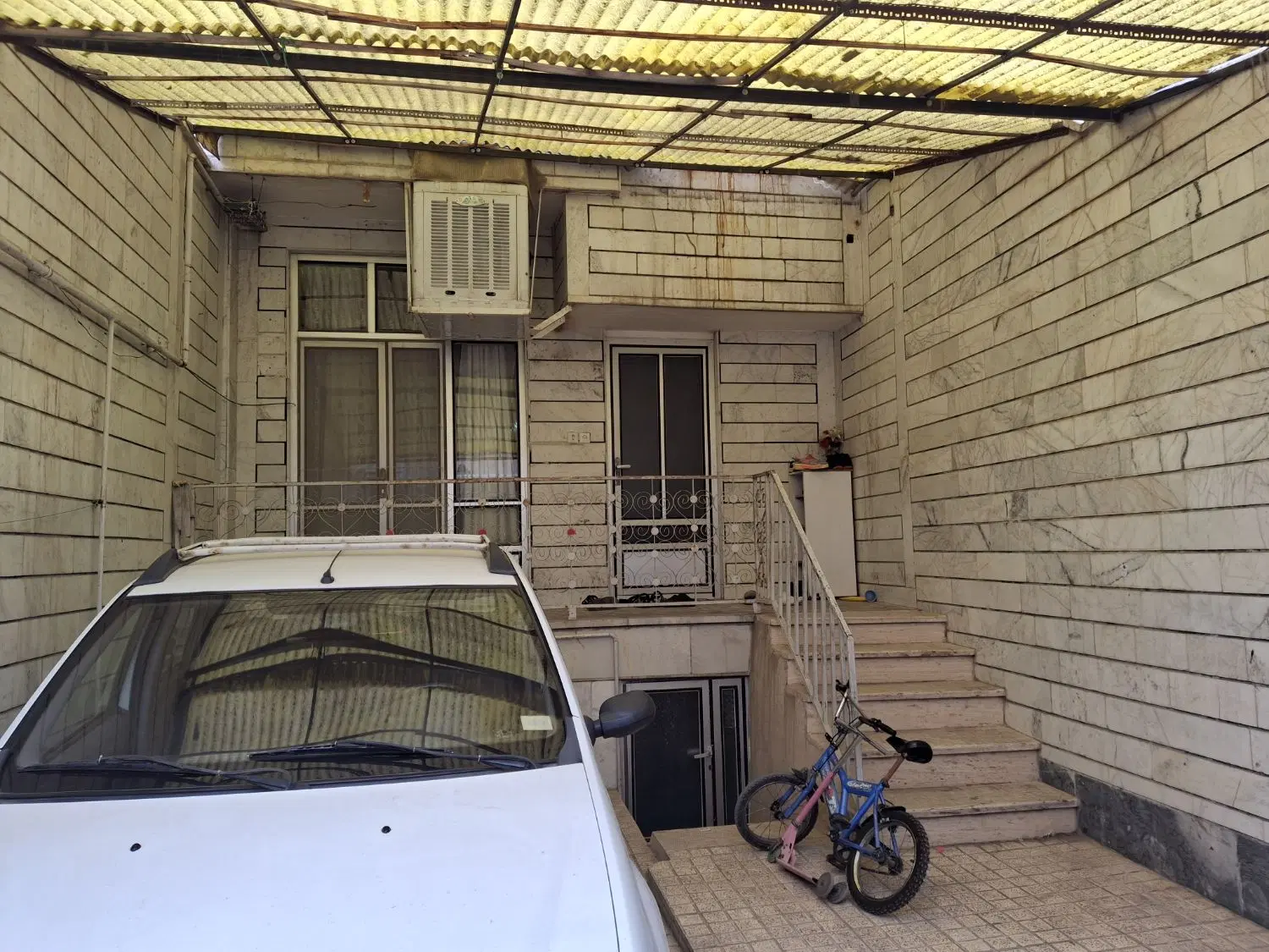 ویلایی ۱۳۰متری پارکینگ دار دربست