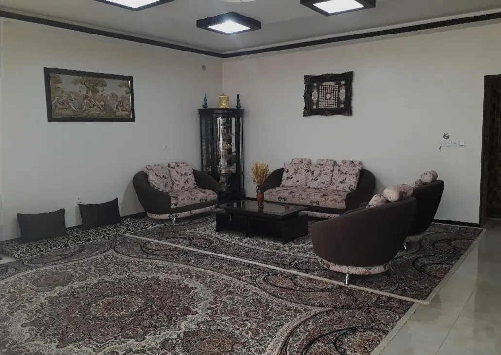 منزل ویلایی بین  خیابان مصطفی خمینی و شهید فهمیده