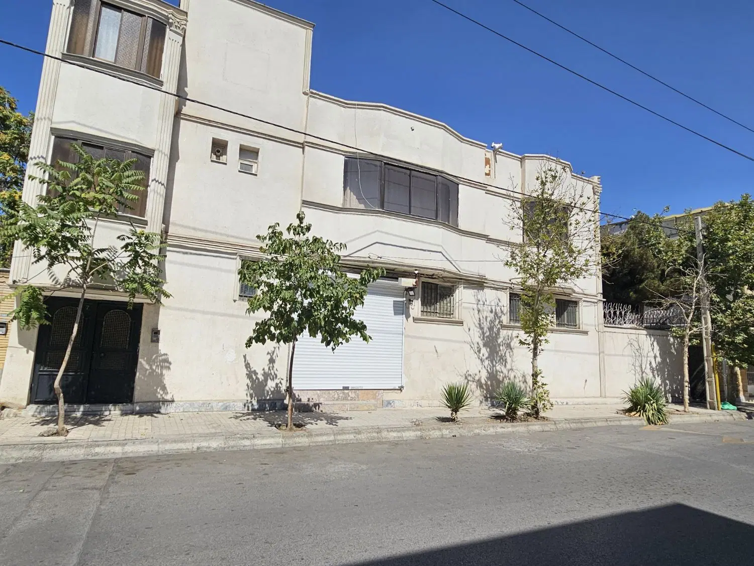 خانه ویلایی ۳۳۰ متر بنا