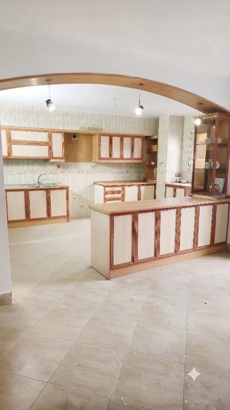 ۱۲۰ متر جنوبی، نورگیر عالی، بالکن سرتاسری، پارکینگ