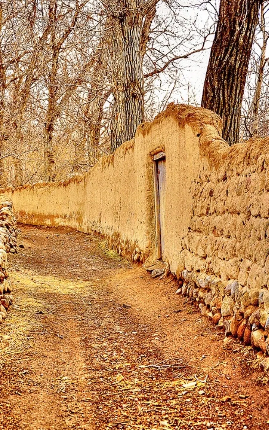 ۸۳۰متر باغ در سقرچین،نزدیک ۲۰متری ناجی،موقعیت عالی
