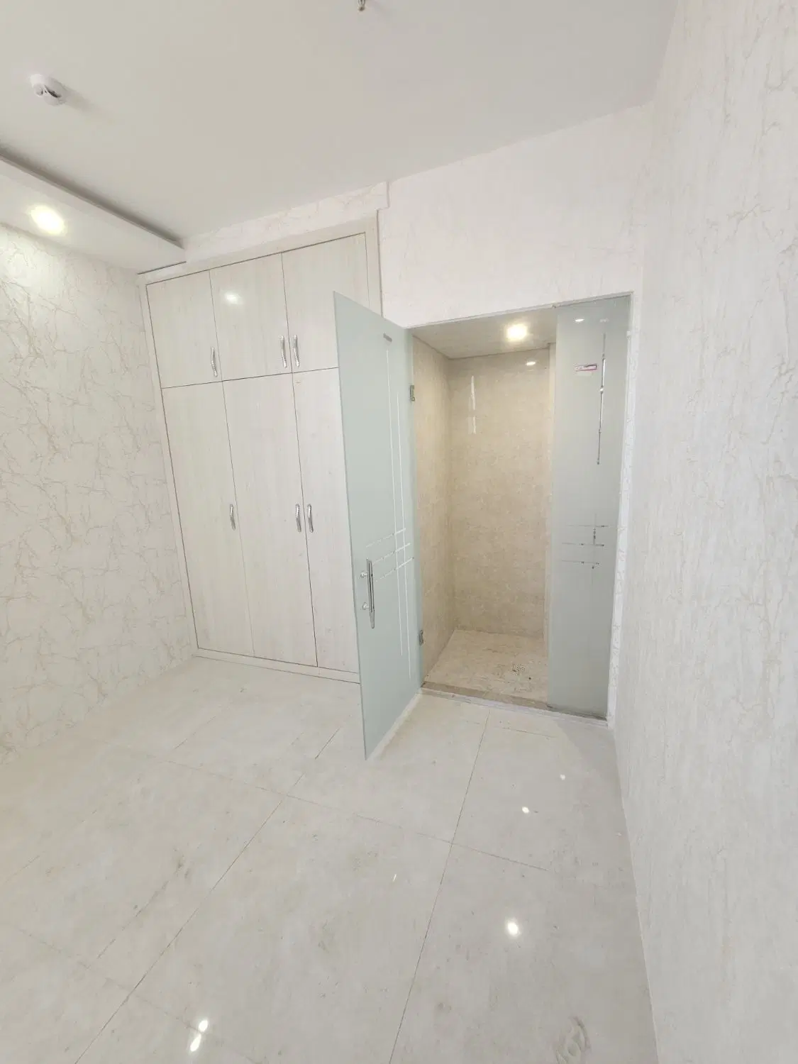 اپارتمان حاشیه ۲۰ متری سرفرازان ۴