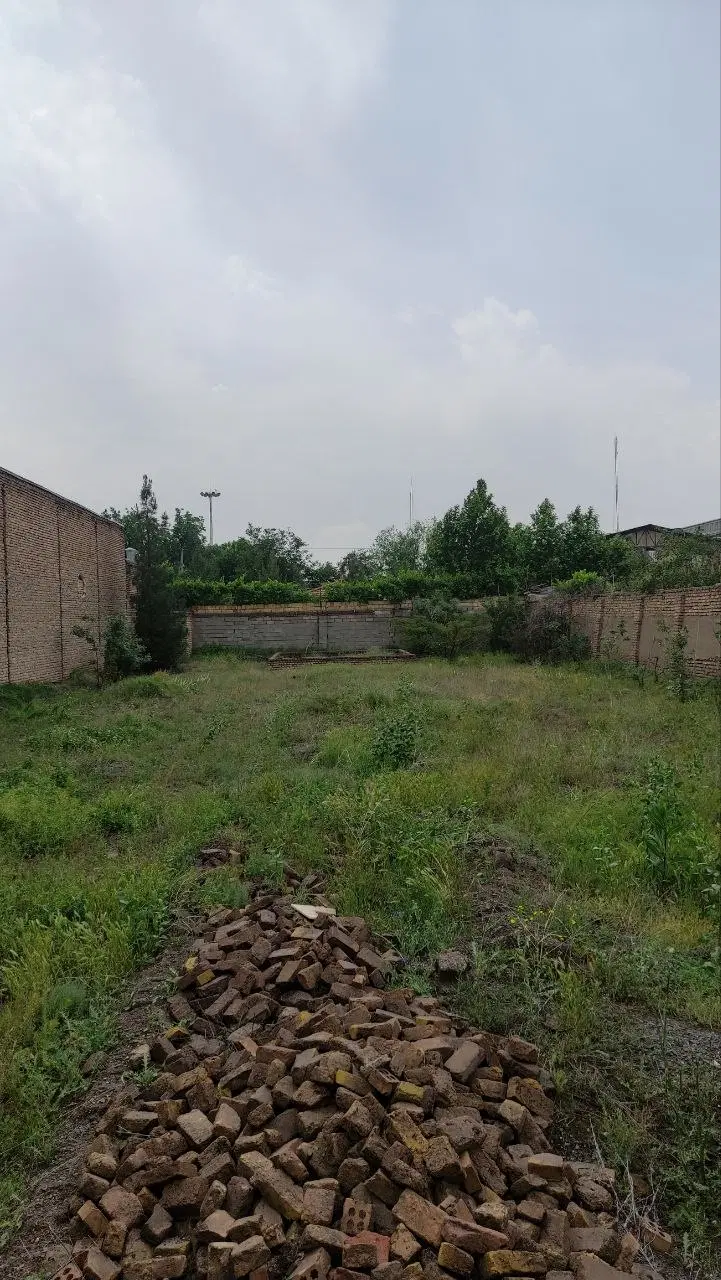 زمین ۱۰۰۰ متری چاهشک