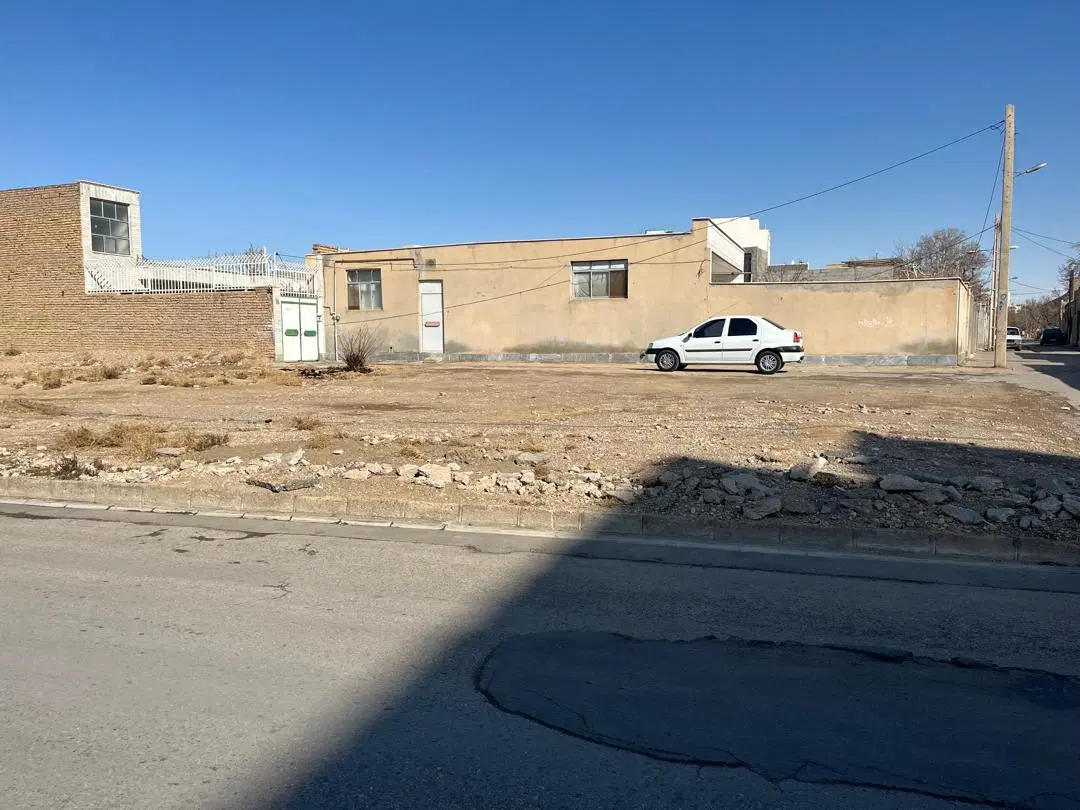 زمین در خیابان شهنما