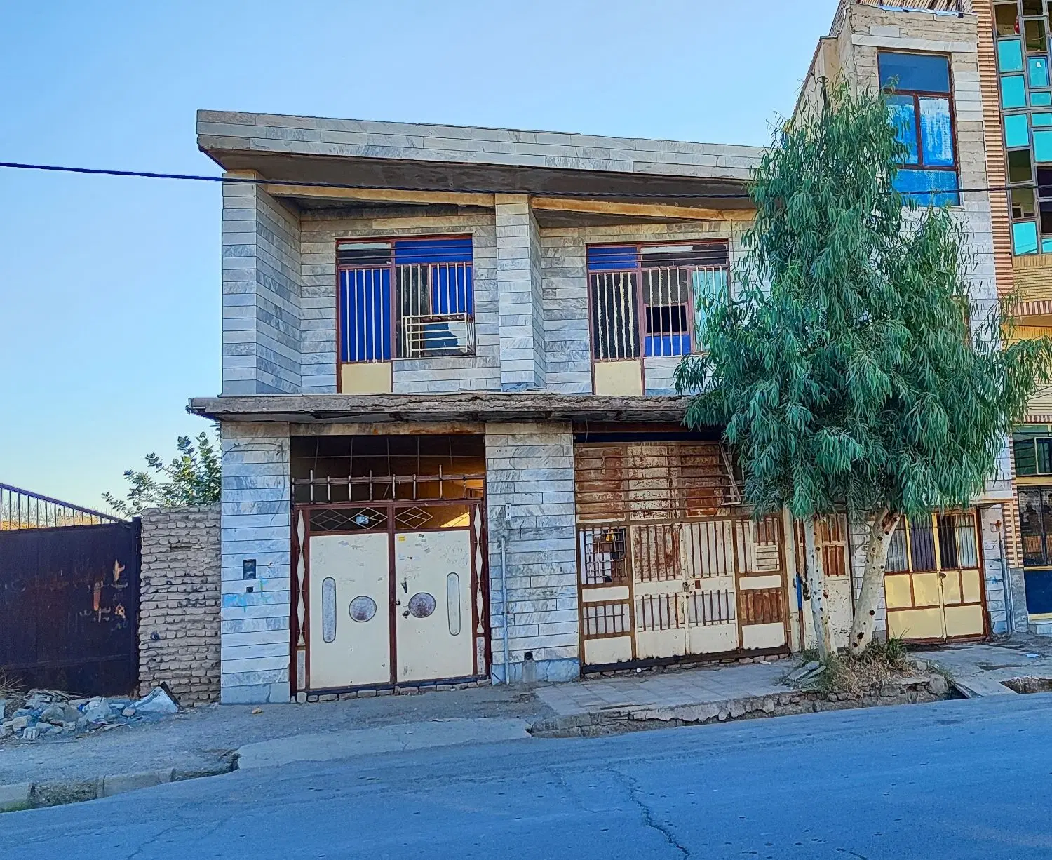 اجاره آپارتمان یک طبقه سر خیابان