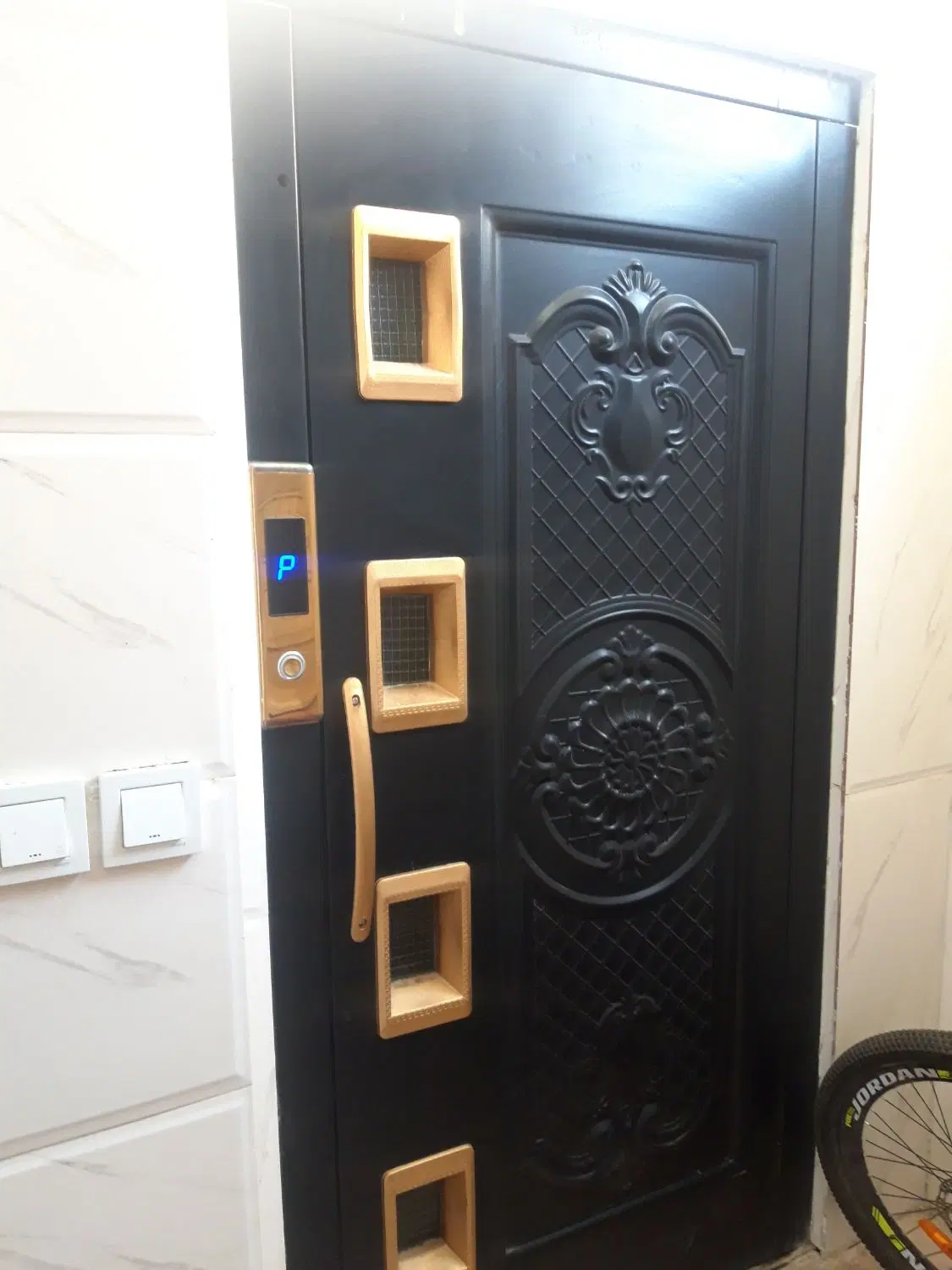 آپارتمان تک واحدی آماده اجاره فوری