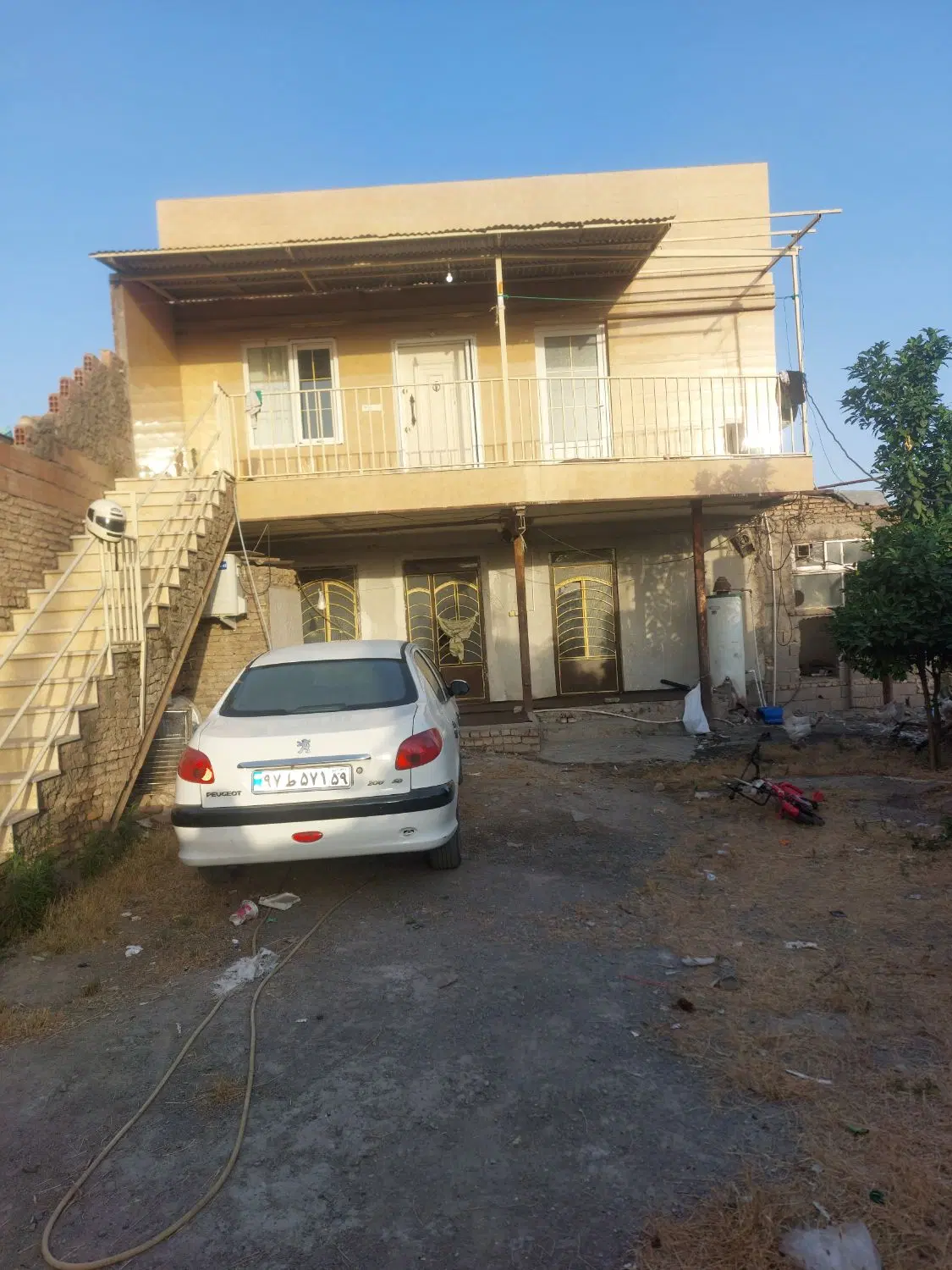 خانه ویلایی ۲طبقه با حیاط بزرگ