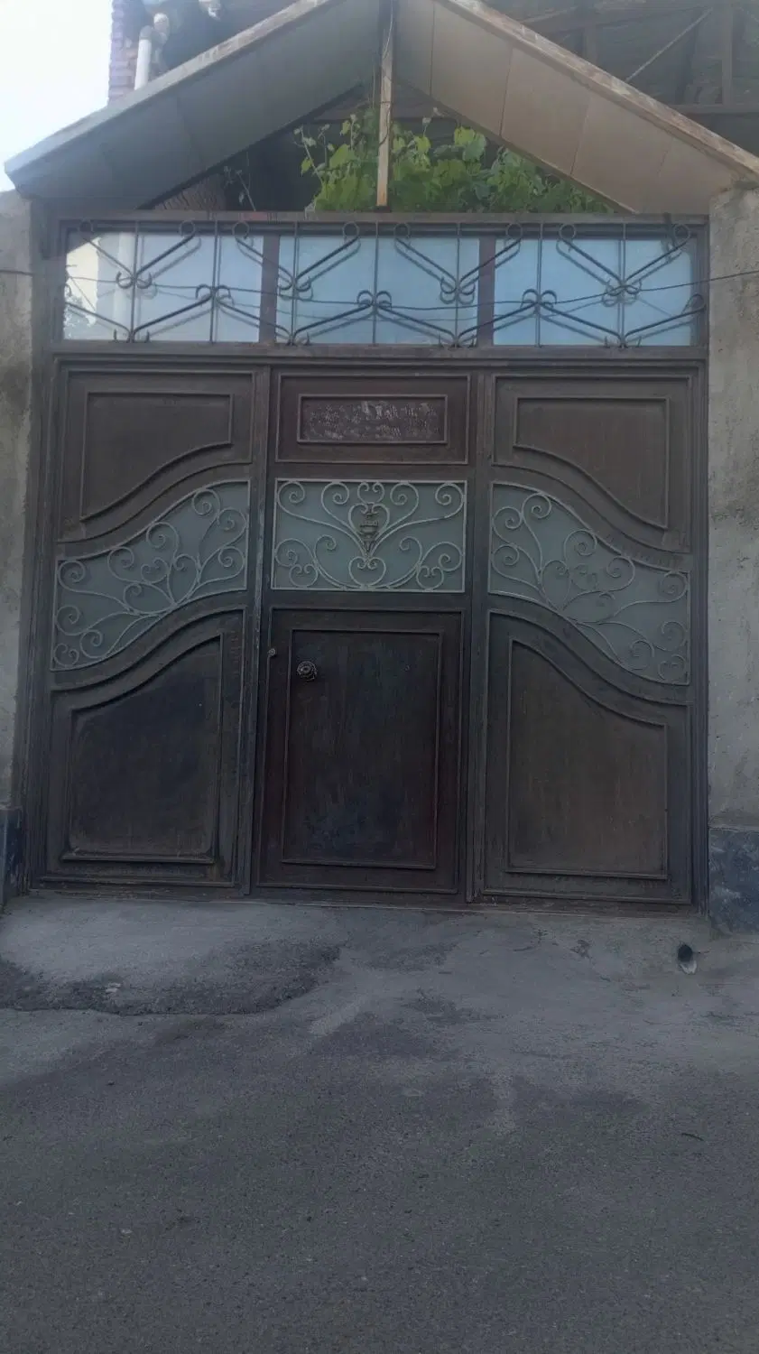 حیاط‌دو‌طبقه‌دوم‌نیمه‌کاره