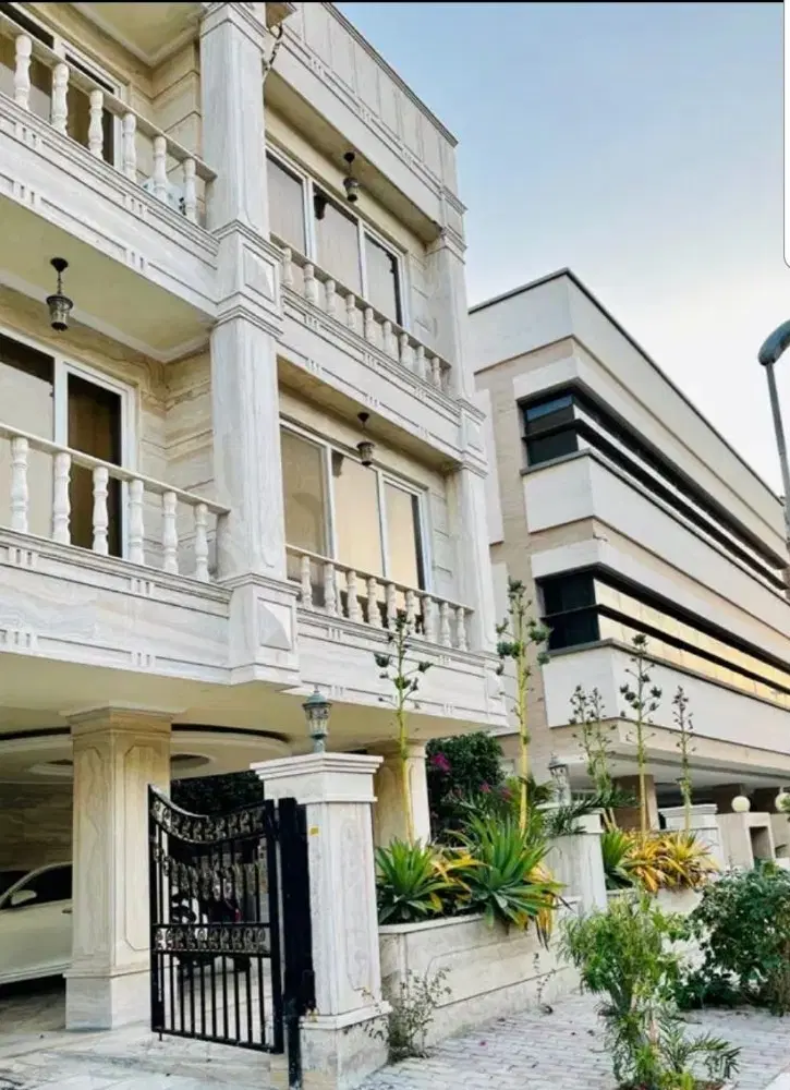 ۱۱۵ متر صدف عرفان