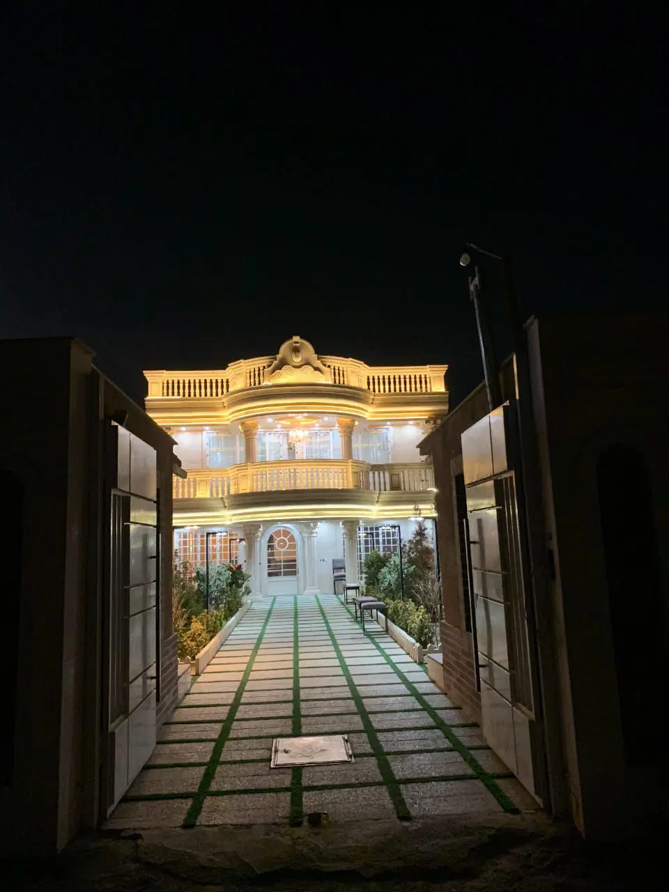 عمارت استخردار مشب خالی آبگرم داخل چهار لاغ