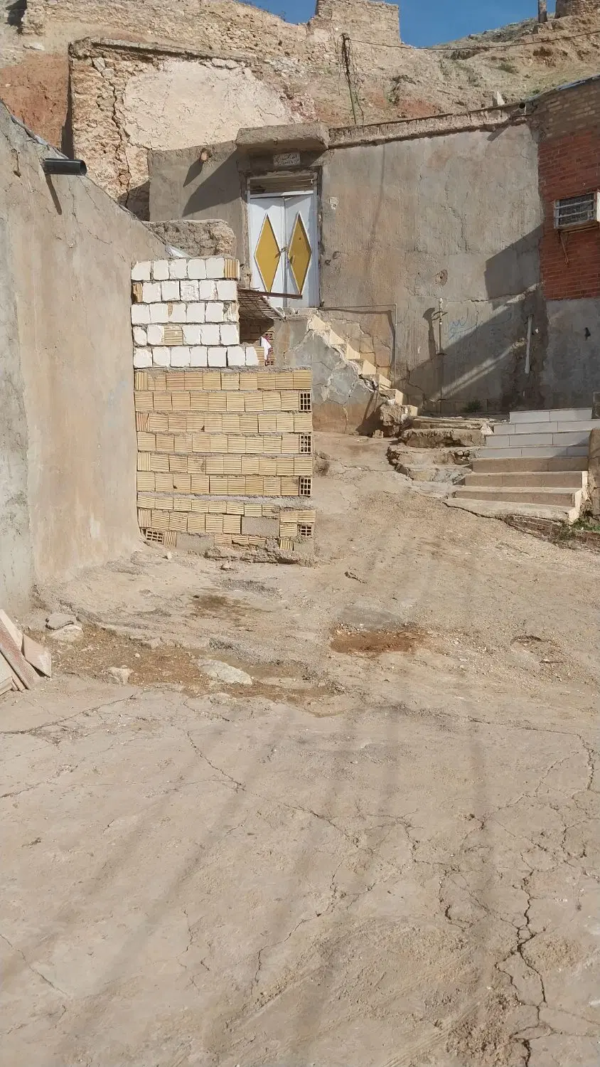 زمین نمره یک کوچه ابریشمکار