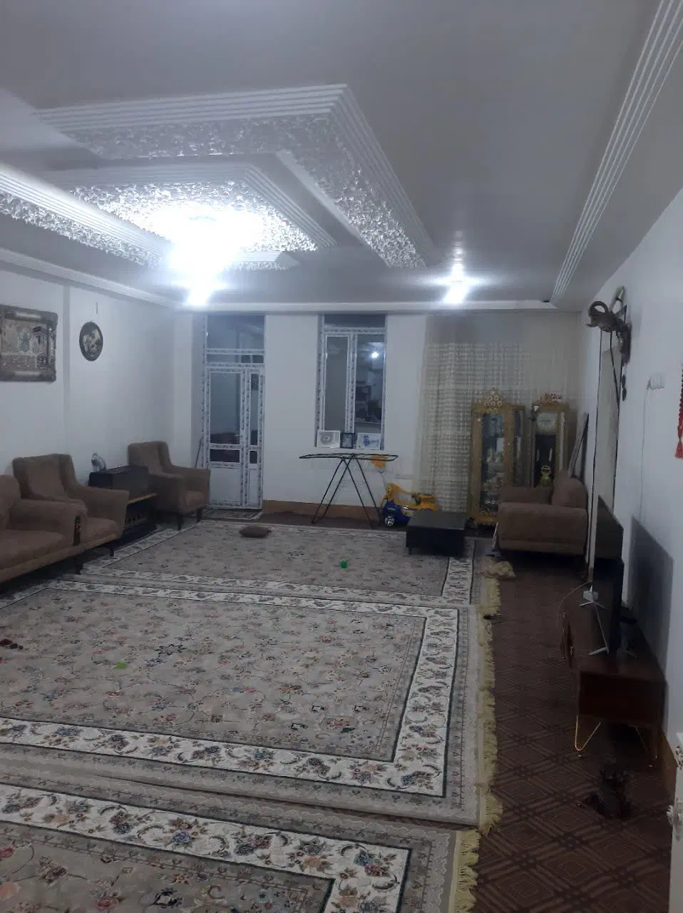 اجاره یک واحد آپارتمان طبقه چهار تک واحدی