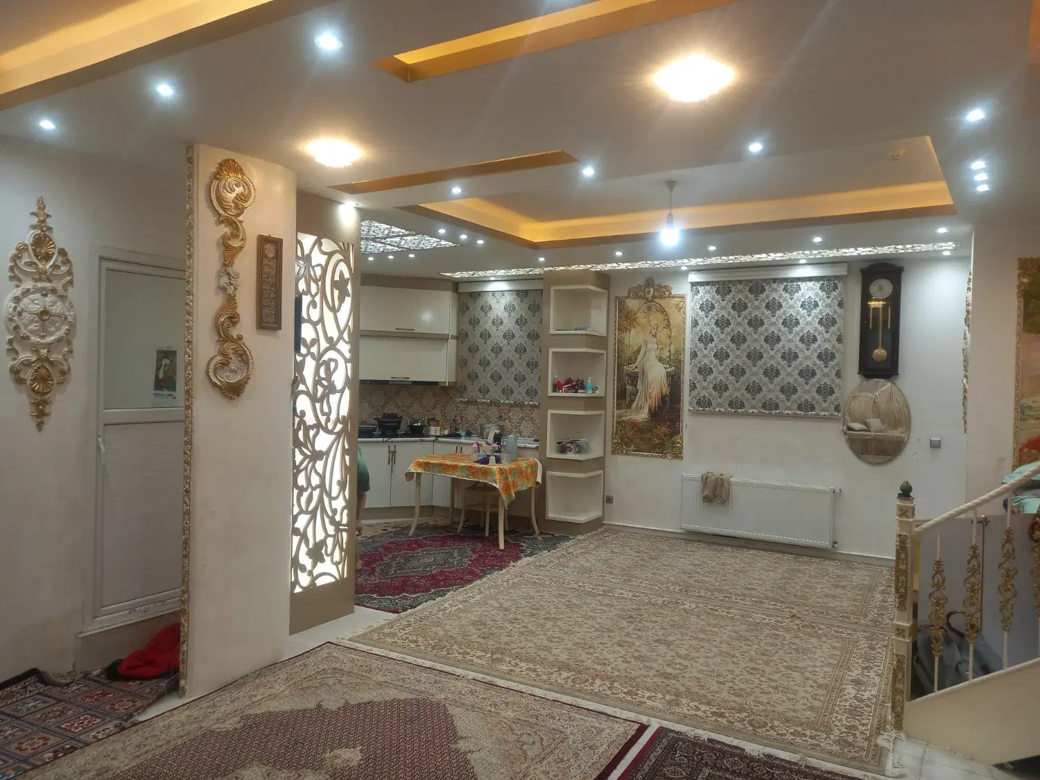 فروش طبقه ۲ با بهارخواب، حسینیه،