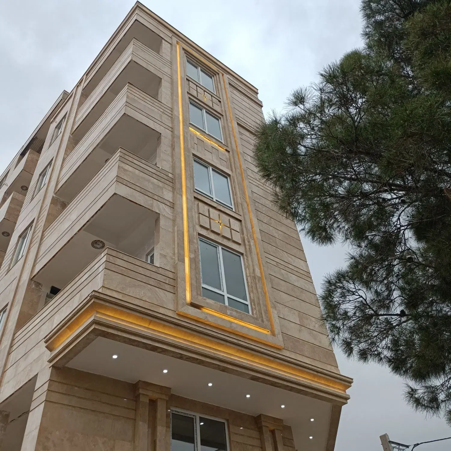 فروش واحد مسکونی نوساز صفادشت