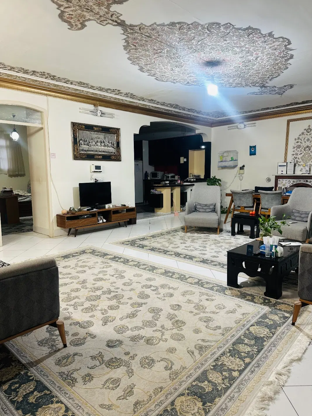 فروش تجاری ومسکونی ۳ طبقه نبش خ زیارتی