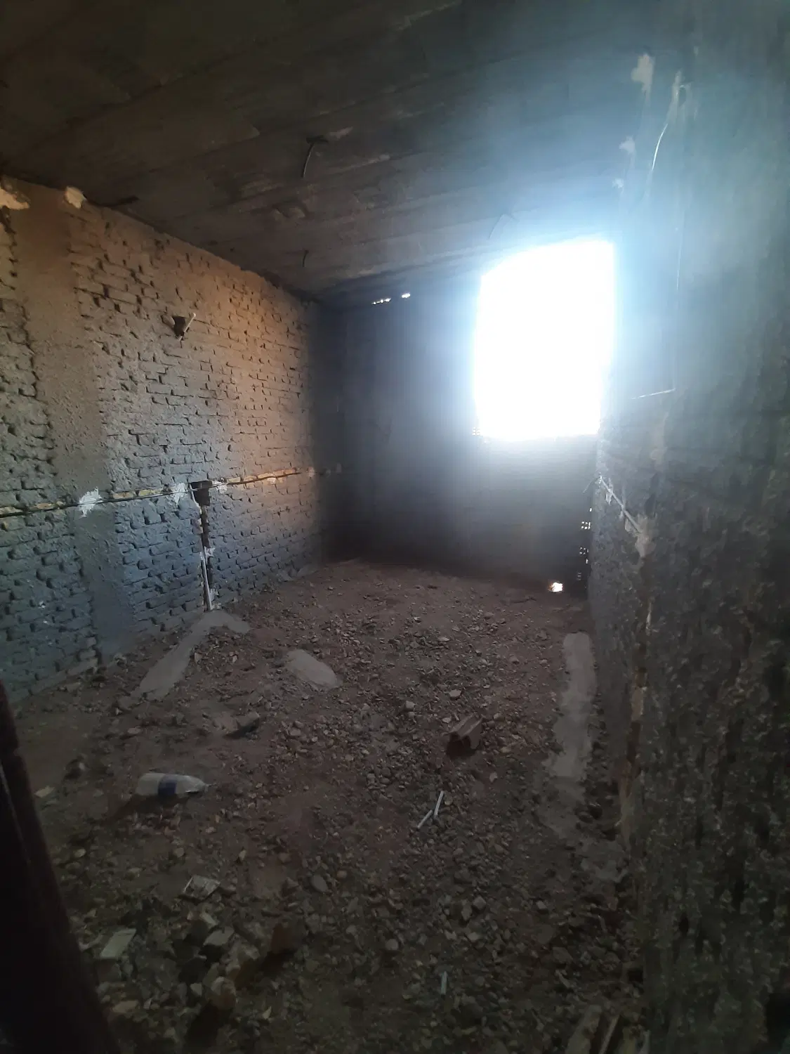 منزل نیمه ساز بیده