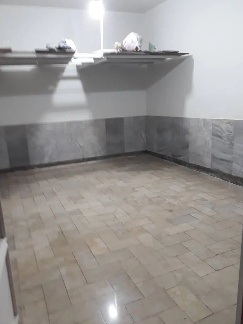 یک باب مغازه تجاری