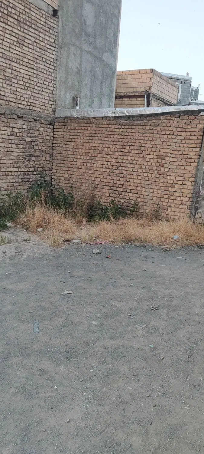 یک قطعه زمین به مساحت ۱۵۰متر واقع در نایسر