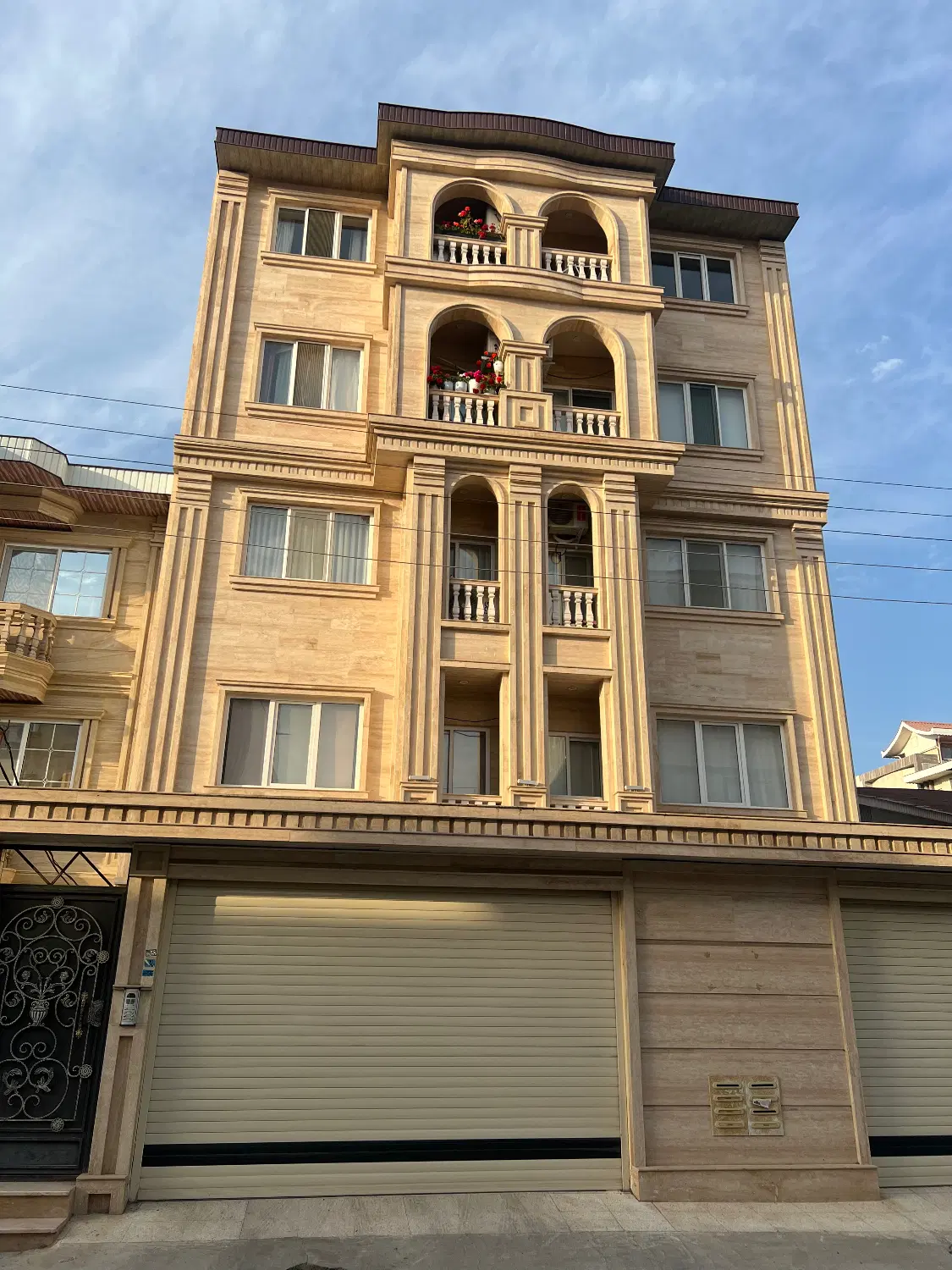 یک واحد آپارتمان ۹۳ متری