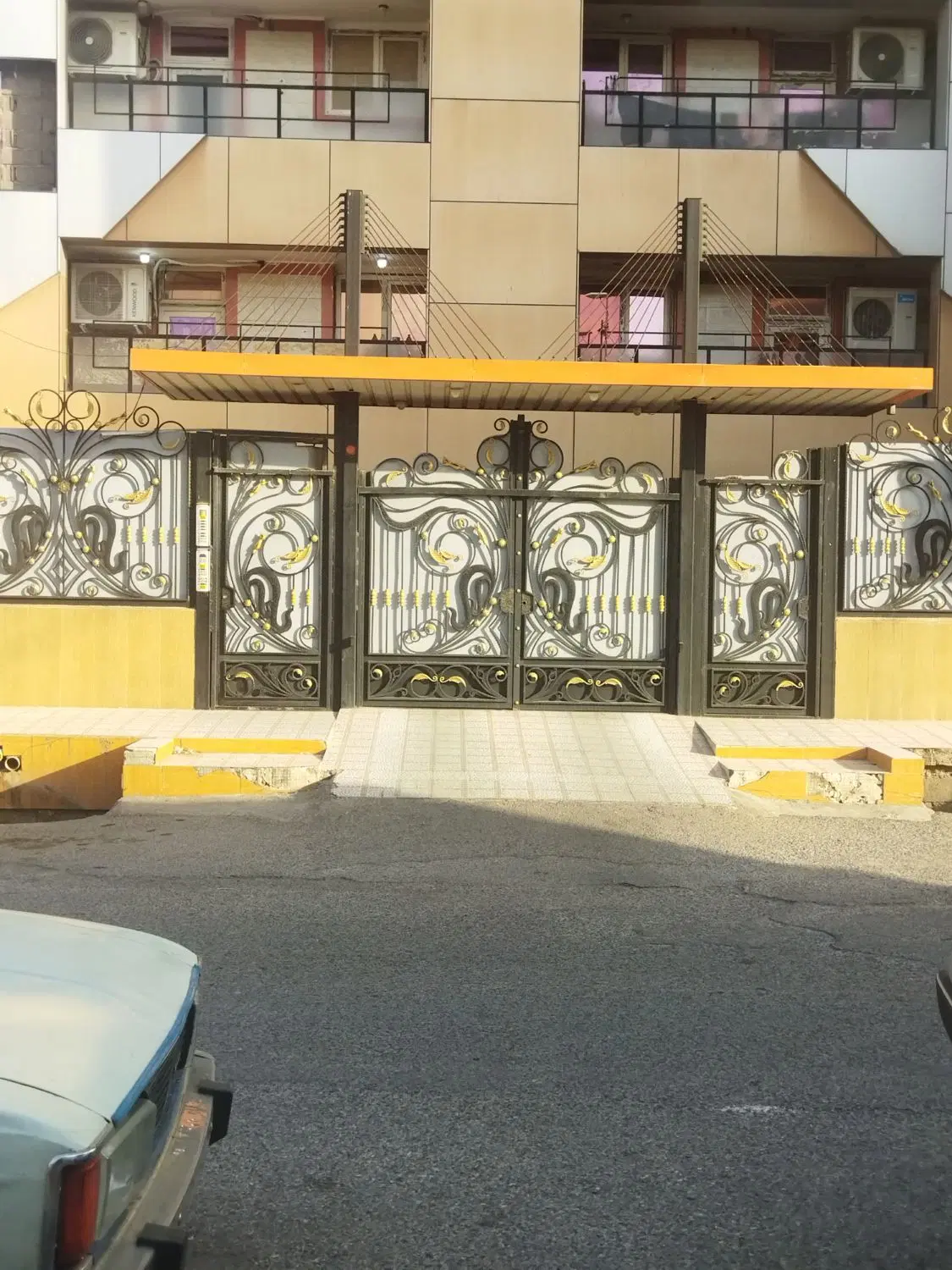 اپارتمان صد متری