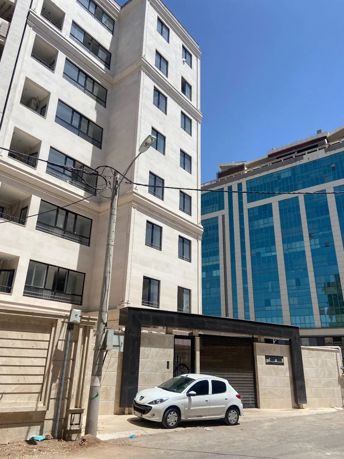 بلوار جمهوری همتی فر کنار برج