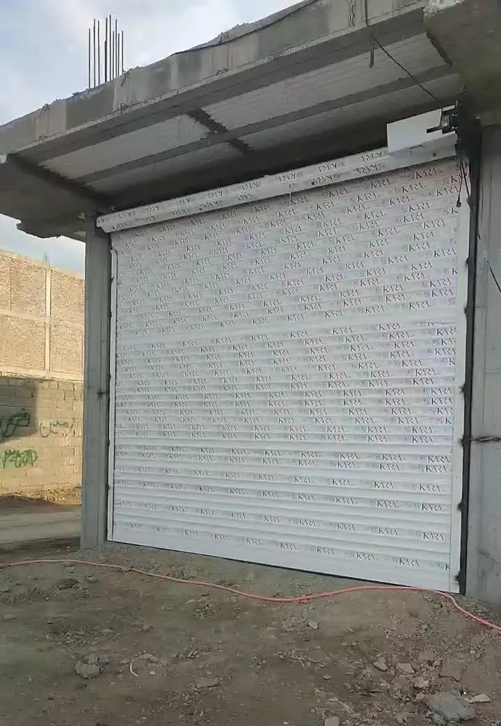 فروش سه باب مغازه متراژ از پایین 160متر