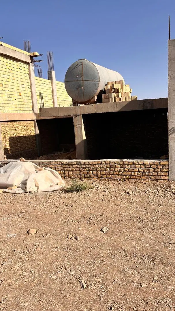 خانه نیمه ساز میبد