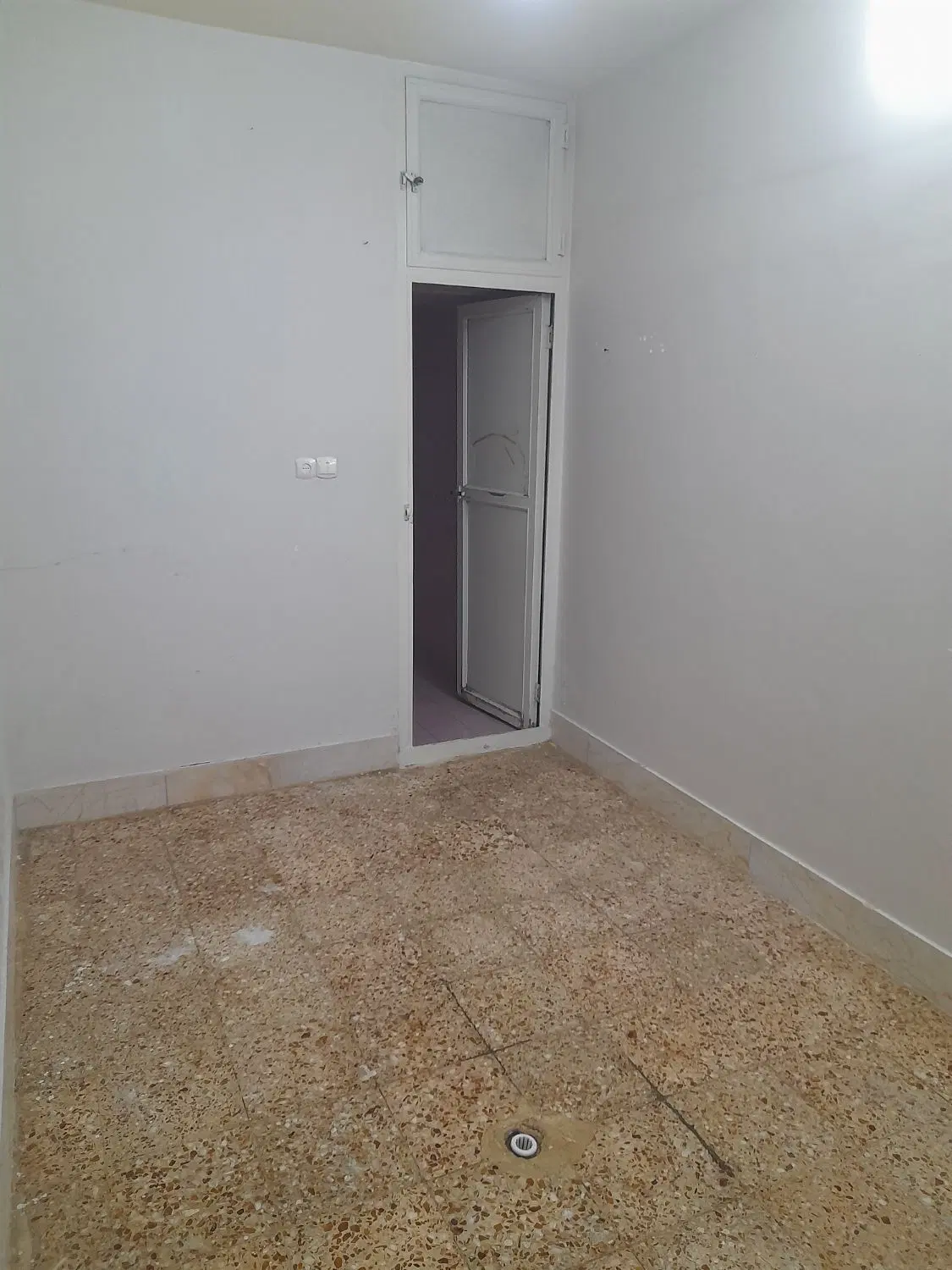 یک باب منزل مسکونی زیرزمین