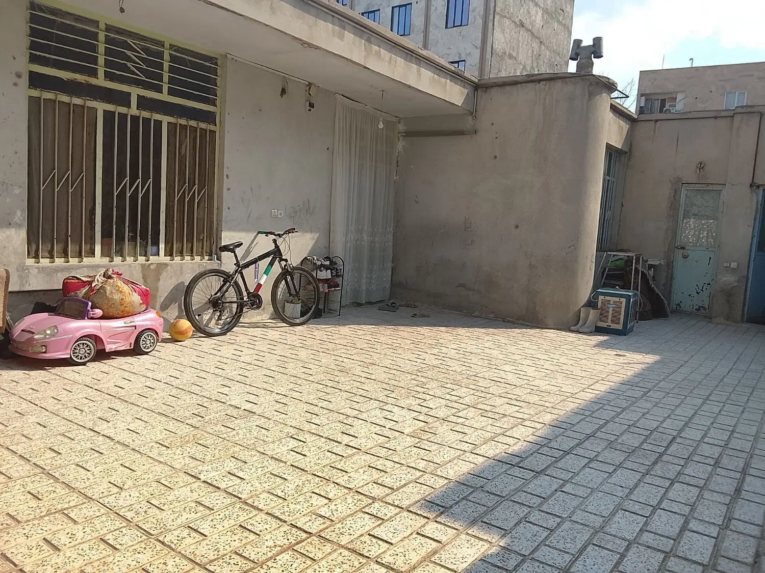 خونه 175 متری خونه ویلایی 175 متری نیاز به بازسازی