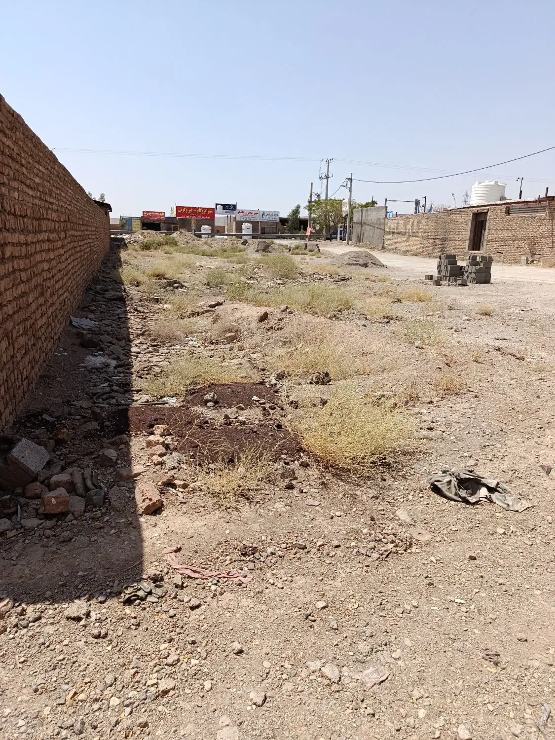 زمین بر جاده اصلی نورعلی بیگ