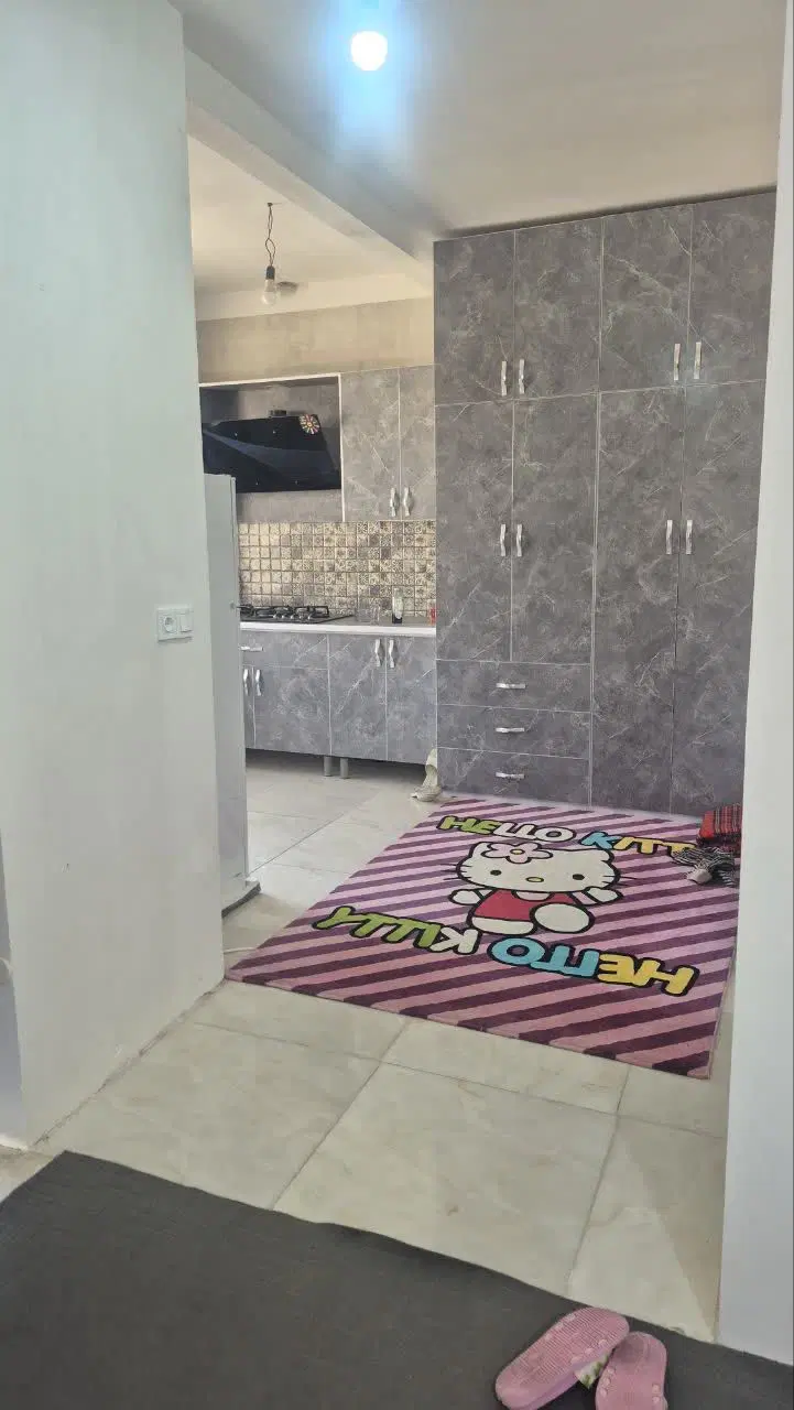 یک ملک سند دار _ چسب بافت _ دارای آب _ برق _ گاز