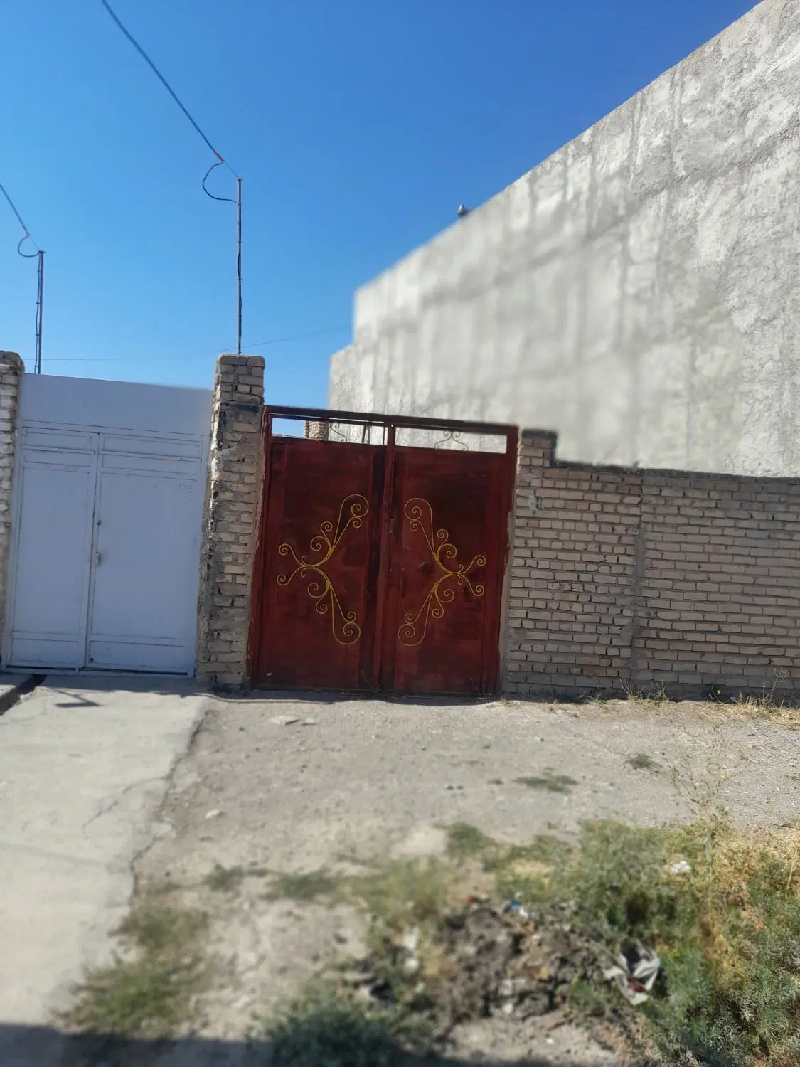 ملک در حاشیه مصطفی خمینی
