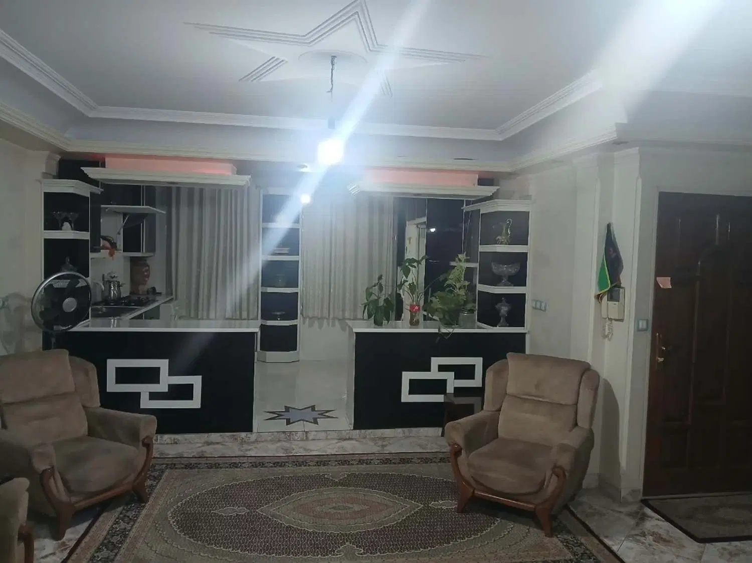 خانه تمیز دوخوابه با نور گیر عالی