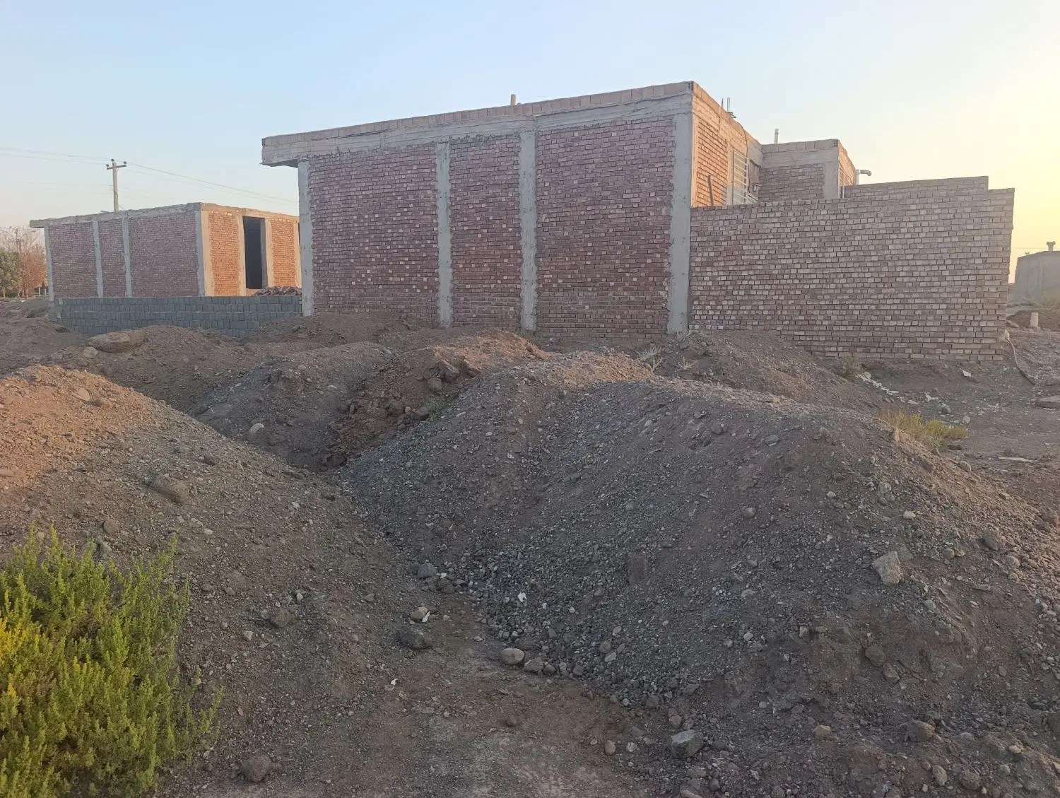 زمین فروشی