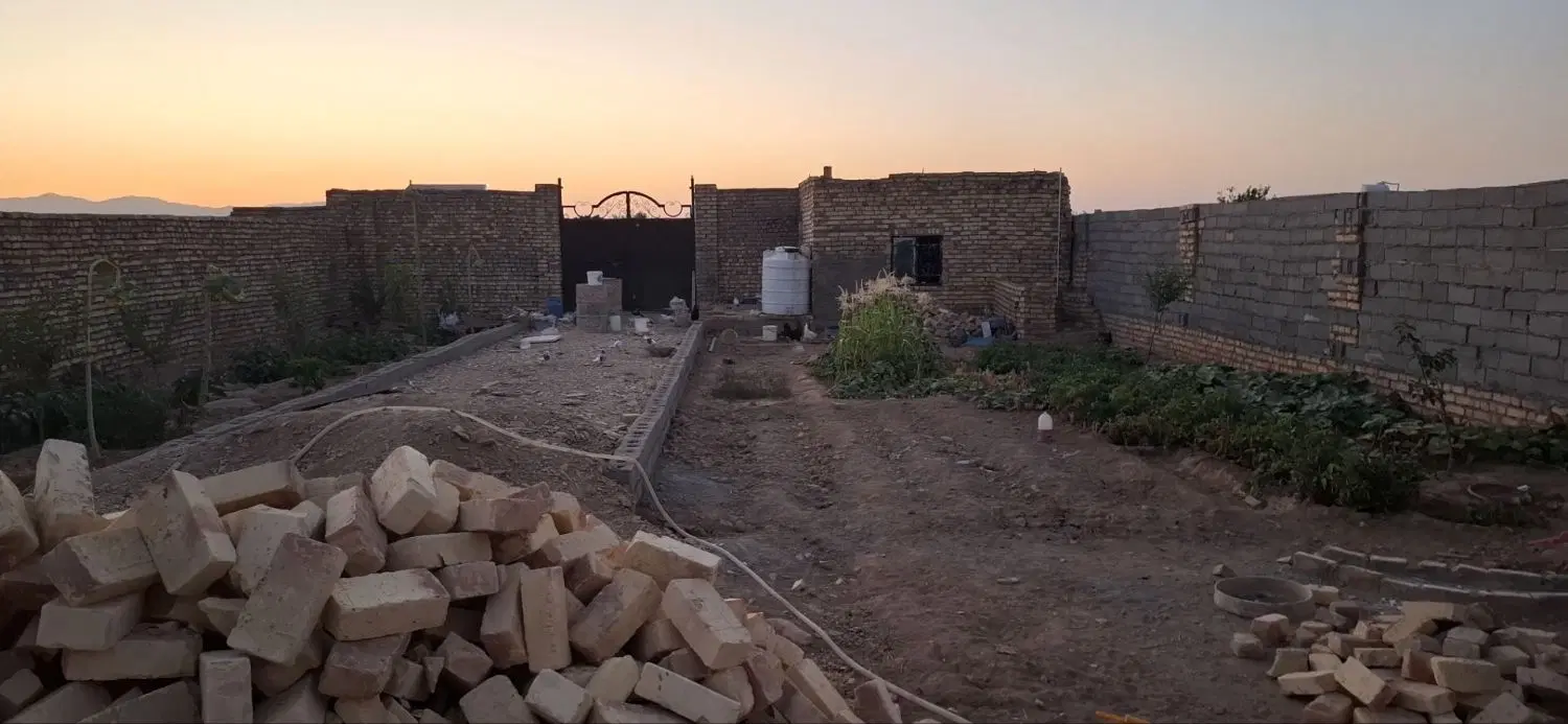 باغ ویلا۵۰۰متری ۴دیواری نیمه کاره با استخر اتاق