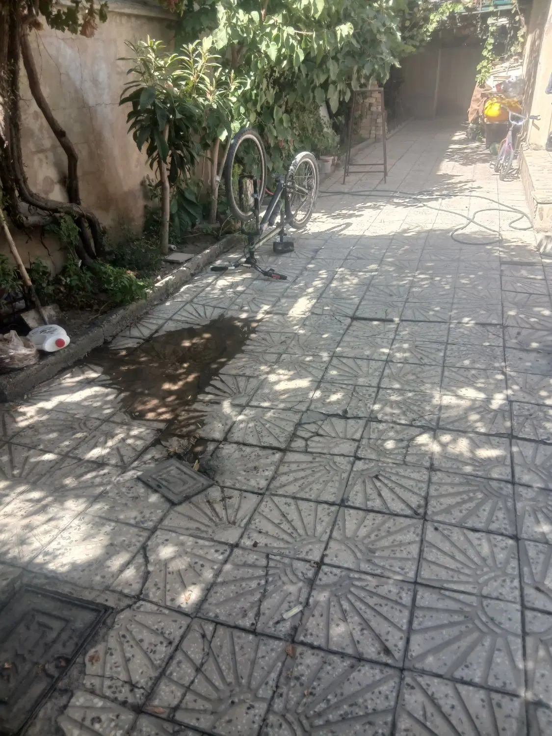 ۸۰ متر زمین