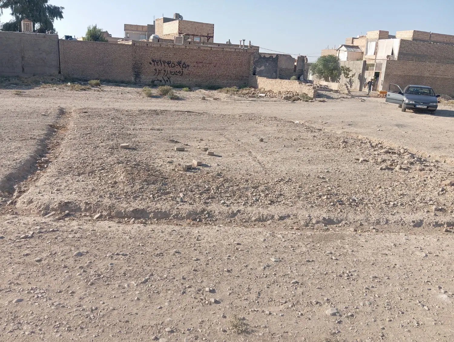 زمین ۱۰۲ متری