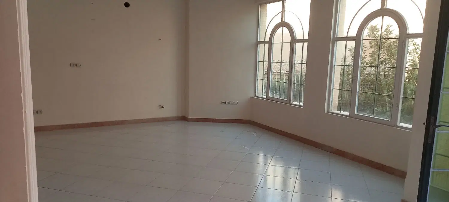 رهن آپارتمان ۱۰۵ متری طبقه اول ۲ خواب با پارکینگ