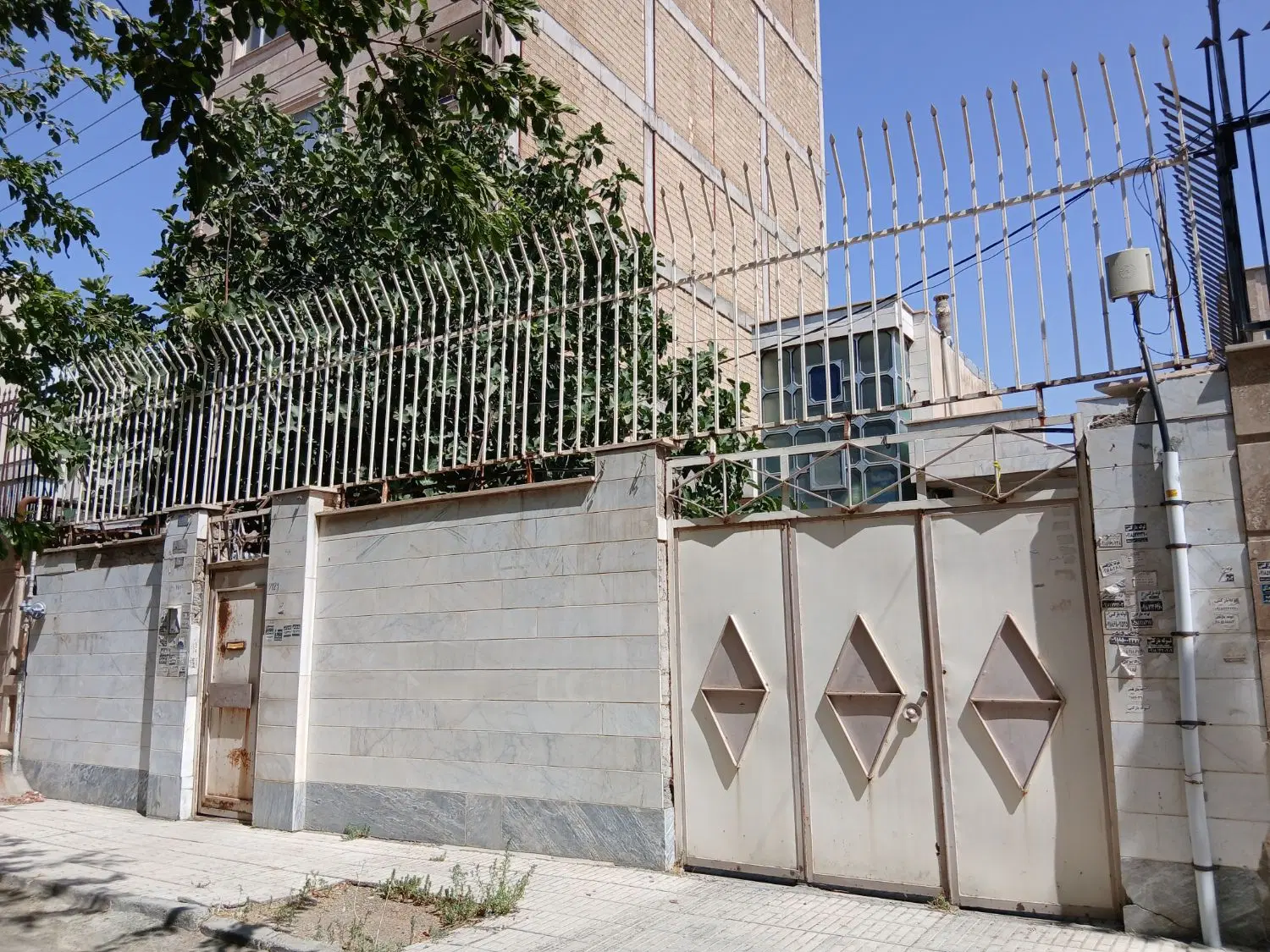 فروش ، مشارکت ، معاوضه ویلایی ۲۶۰ متری شهرک معلم