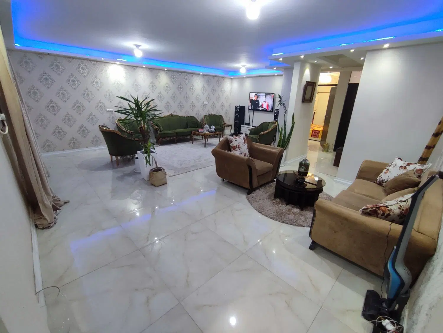 فروش ۱۰۵ متر _ دو خواب _ برند ساز _ ۲ جلو