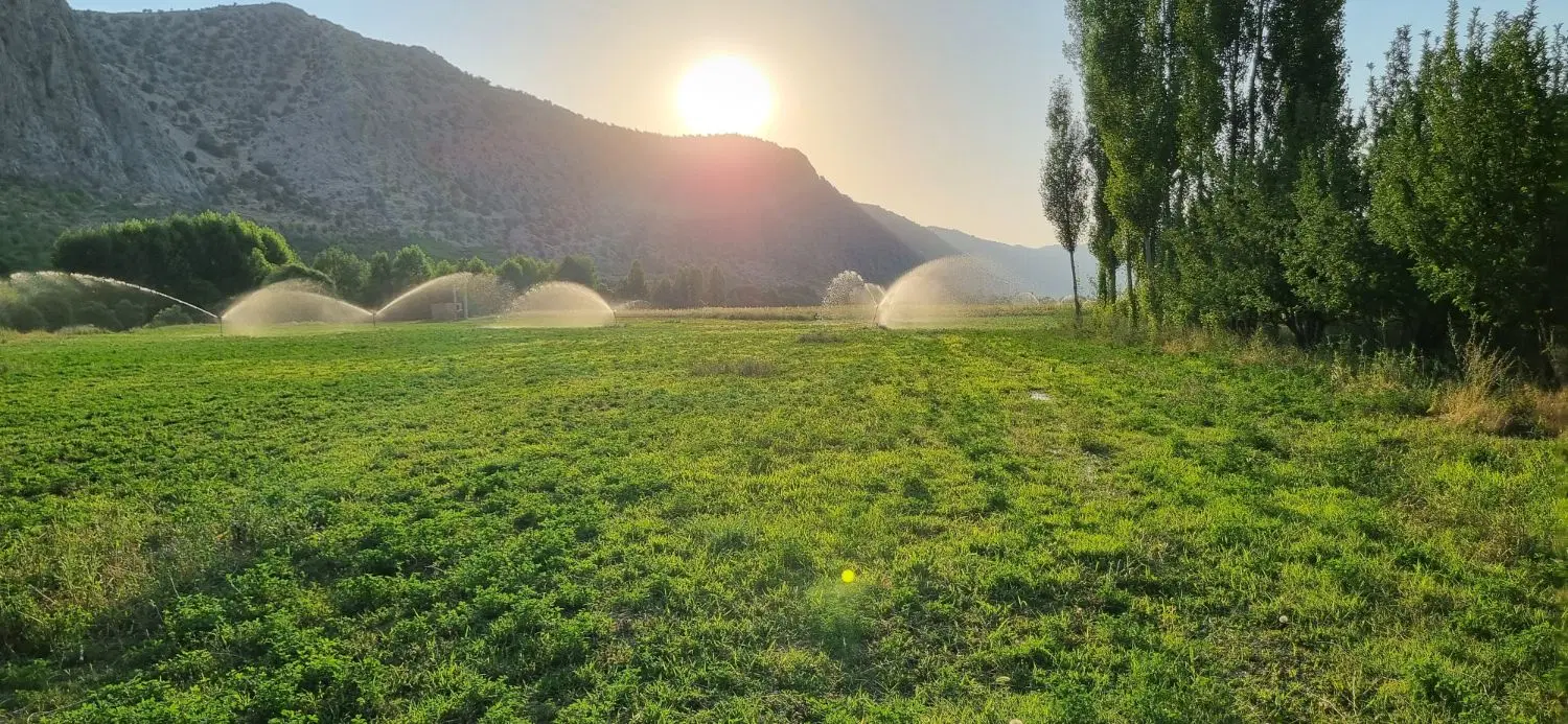 زمین لب جاده  دشتروم دمکره